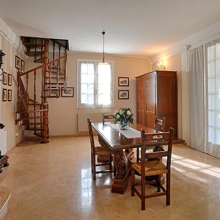 Bed & Breakfast White House *